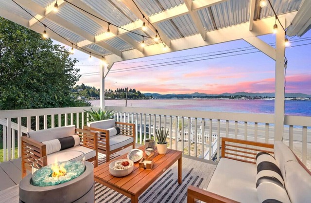 Salish Sea Cottage-2 BR Waterfront in Port Orchard
