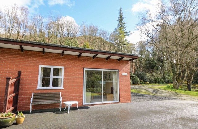 Salmon Cottage, LLANWRTHWL