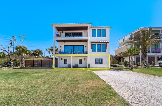"Salt Therapy" offers gulf views, 100 steps to beach, modern 2BD/2BA, single level!