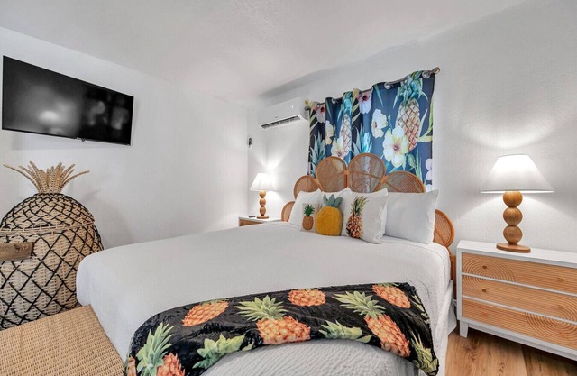 Salt Water Suites - #9 Pineapple Suite