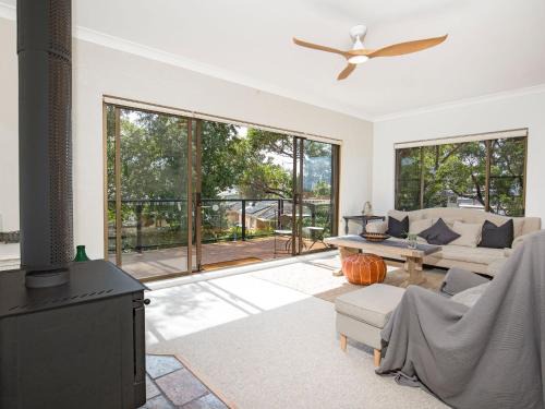 Saltbush Cottage Pet Friendly 1 Min Walk to Beach