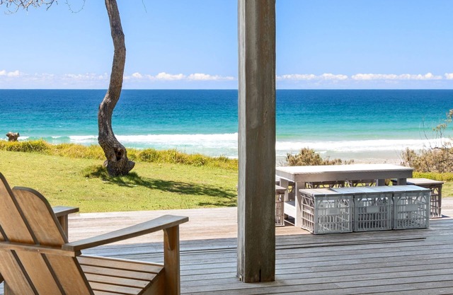 Saltwater Beach House - Absolute Beachfront Holiday House