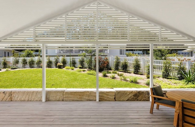 SALTWATER COTTAGE | wifi, complex pool | Accom Holidays