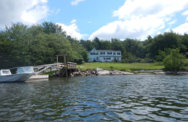 Saltwater ferme sur 2+ acres de front de mer avec ponton privé