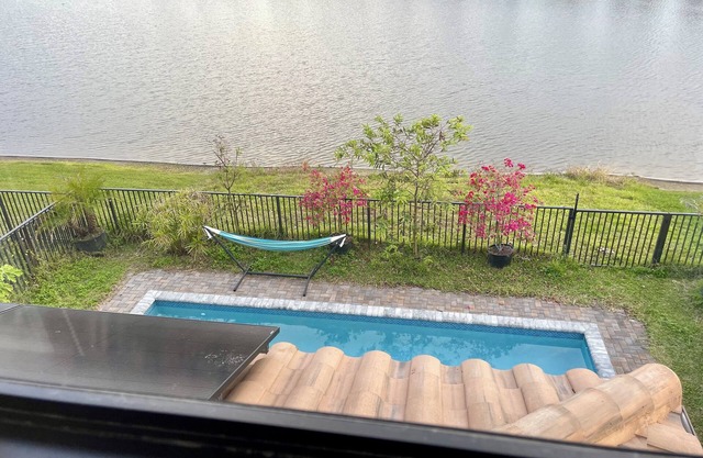 Saltwater Heated Pool Lakeview House Perfect for Family Getaway & Group Retreat