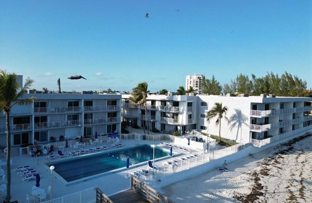 Salty Breezes Condo 2bed 2bath second floor with e
