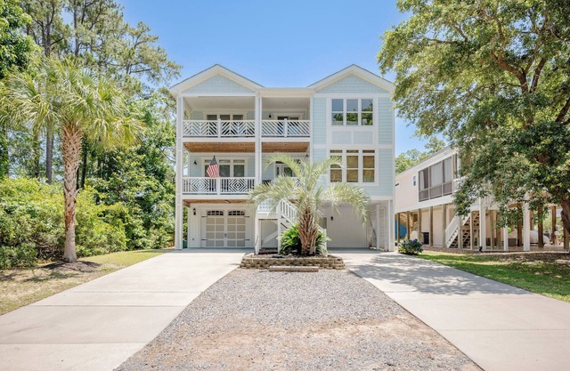 Salty Crab: Elegant Home Close to Waterway, Parks, Beach