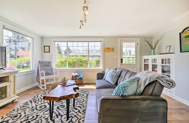 Netarts Cozy Coastal Cottage avec terrasse près de Portland!