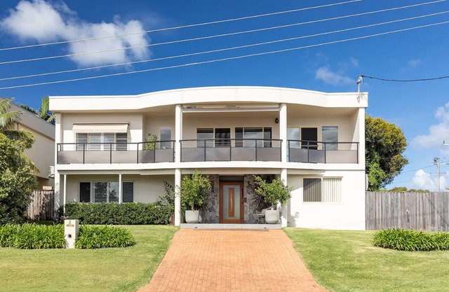 SALTY SEA Beach House