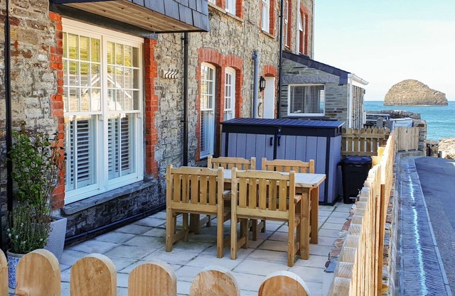 SALTY SEA DOG, pet friendly, character holiday cottage in Tintagel