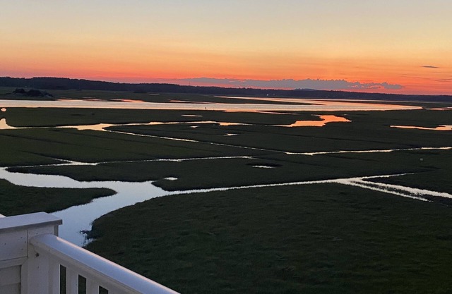 Salty Sunsets - Condotel Efficiency for your beach getaway
