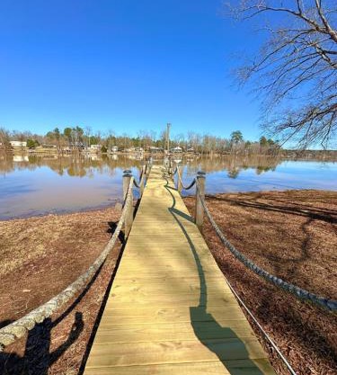 Saluda Lake Escape