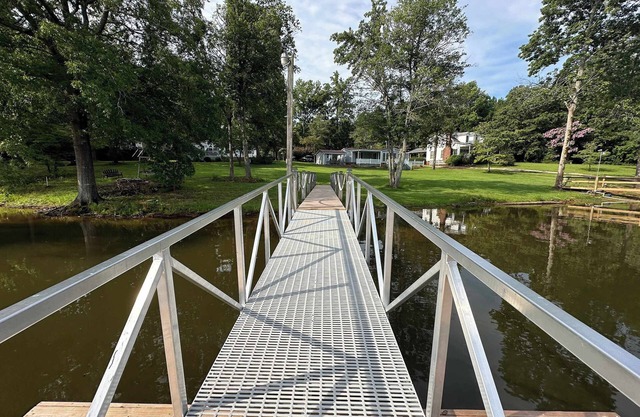 Saluda Lake Escape Su