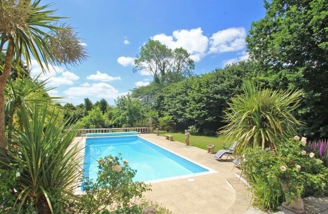Sam's Cabin, LOOE