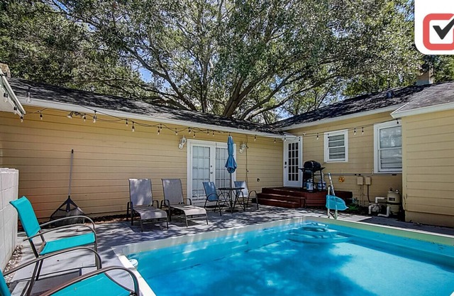 Sam's Floridian Lifestyle | Sleeps 11 | Pool | Pet Friendly | Near Boardwalk