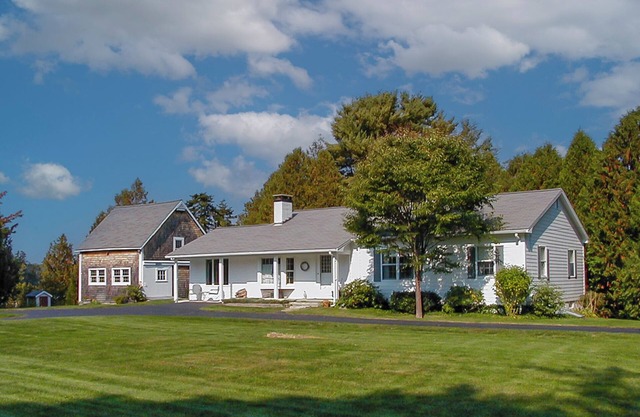 3 BR, 1. 5 BA maison front de mer sur la rivière Sheepscot avec un quai privé et un flotteur