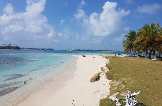 San Blas Private Oceanfront Cabin