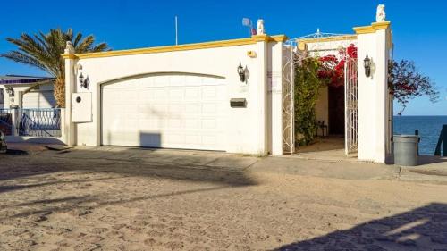 San Felipe Paradise Rental Villa - Beachfront WiFi