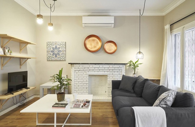 BeBarceloner Poble Sec Apartments with Terrace - 3 bedrooms