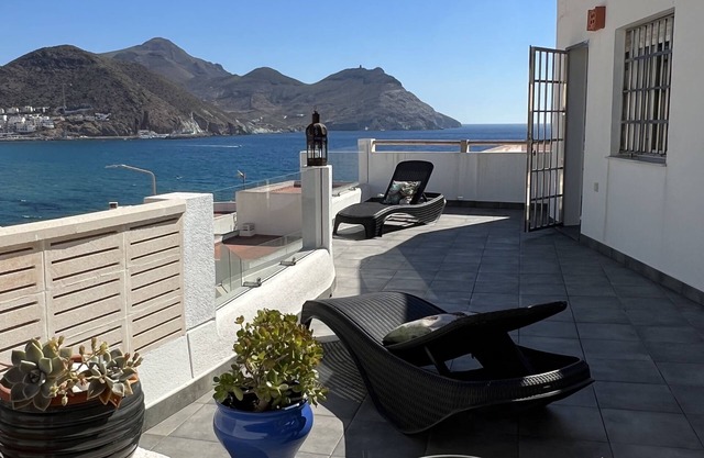 San José, calme et grande terrasse à 100m de la plage