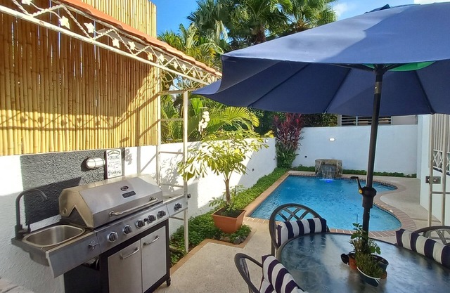 San Juan, Villa, POOL, outdoor kitchen/BBQ & 15 mins from the airport & beaches