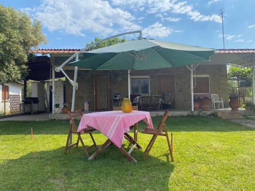 San Mamas Seaside Cottage-House, Large Garden and Caravan