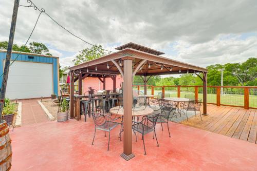 San Marcos River Hideaway with Game Room and Fire Pit