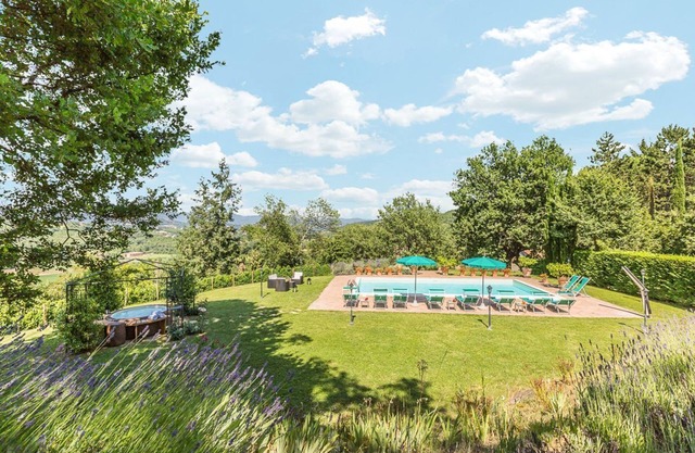 San Veriano - Cinq Chambres Villa, Couchages 10