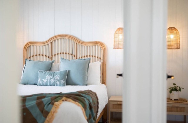 Sanbis Cabin~hidden boutique retreat, sea views