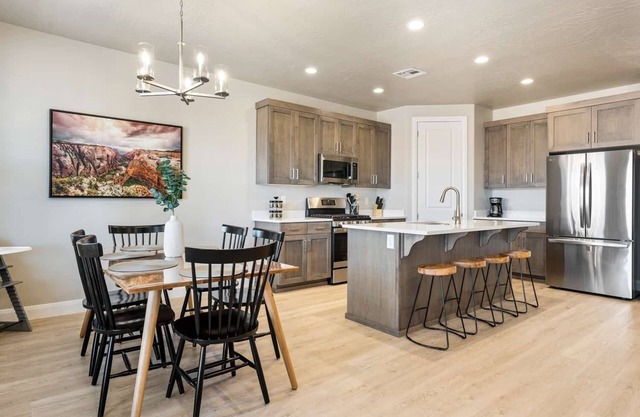 Sand Dune Villa: Dog-Friendly, Hot Tub, Pickleball