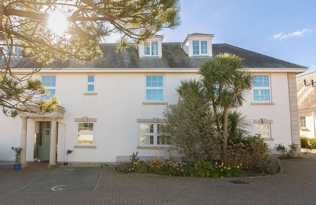 SAND DUNES 6 THE MANOR, pet friendly in Carbis Bay