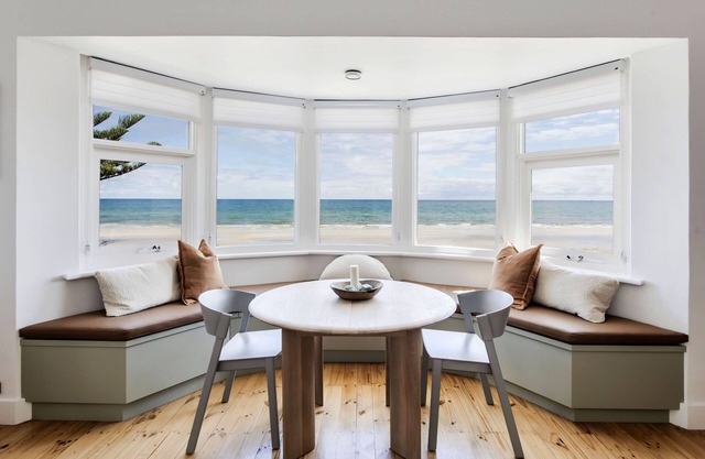 Sand Prints / Seafront / Cafes / Sleeps 6 / Dogs