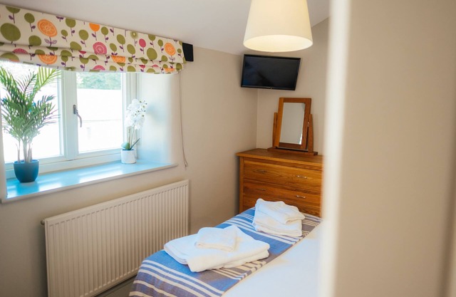 Sandbourne - Dog Friendly Cosy Cottage - Hot Tub