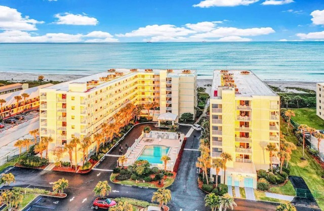 Sandcastles 2BR/2BA Cocoa Beach Ocean Views! Heated Pool!