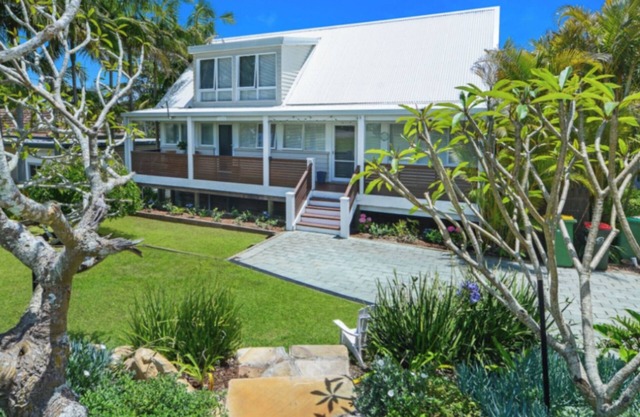 "Sandcastles" - A gorgeous Hamptons style beach house at North Avoca