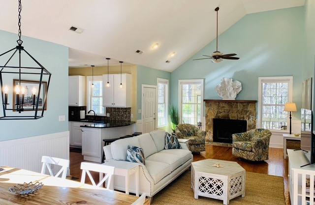 Sandpiper Cottage - Welcome to your cozy retreat!