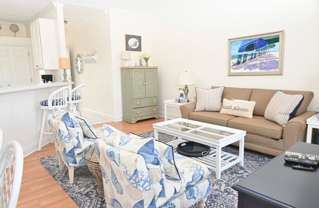 Sandpiper Cove 2 Bedroom Canal Front Bring Your Boat! Park Your Trailer Under the Unit!