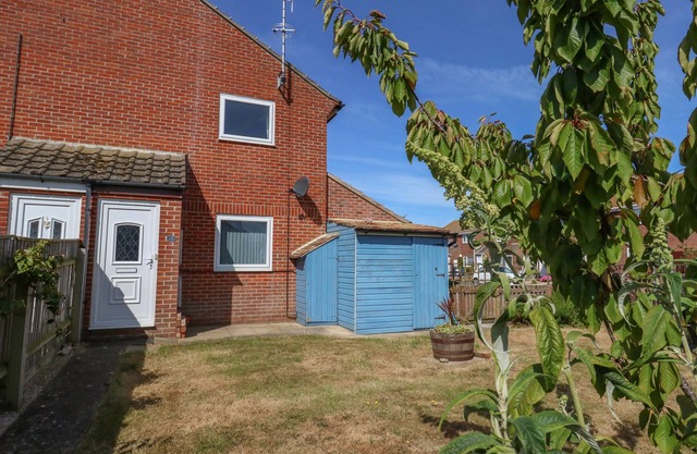 SANDPIPER, pet friendly, character holiday cottage in Weymouth