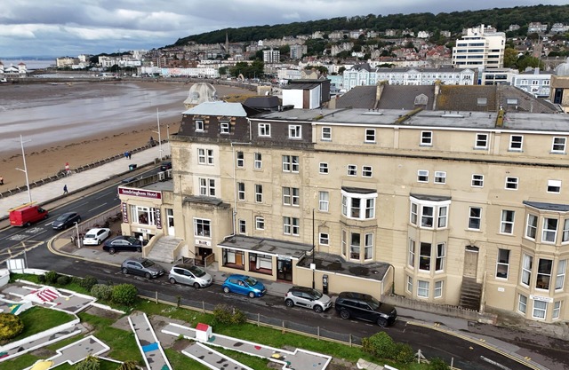 Sandringham Hotel