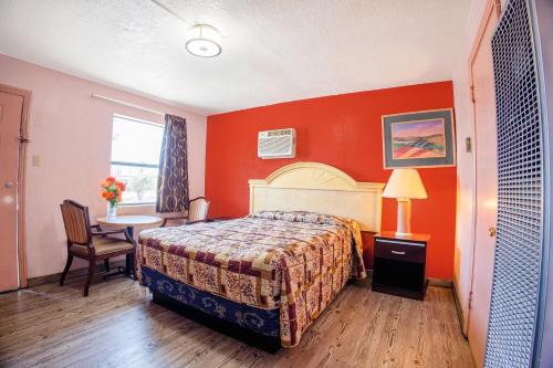 Sands Motel By OYO El Paso near Airport