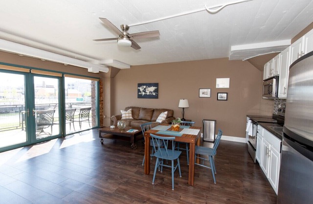 Sandusky Bay Waterfront Views For Four!!