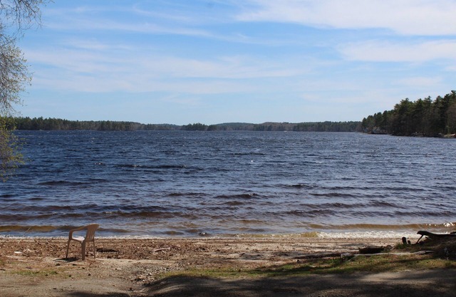 Sandy Beach Cottage - Chalet confortable avec vue sur la plage et le lac sur le lac Pemaquid