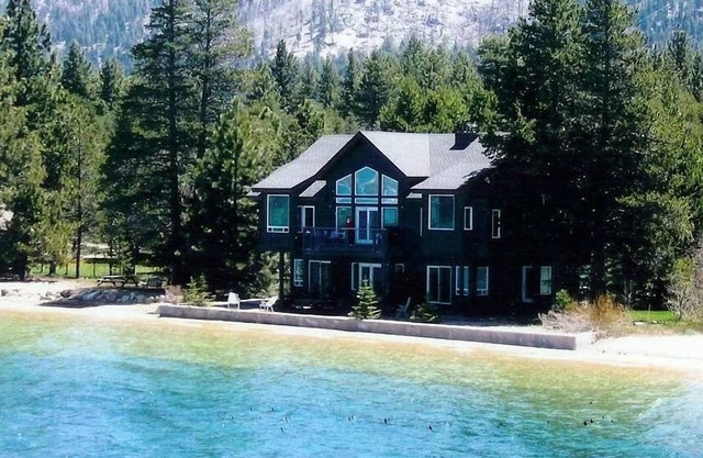 Lakefront / à pied de nombreuses attractions / 7 Bdrm / 5 Bath / HotTub