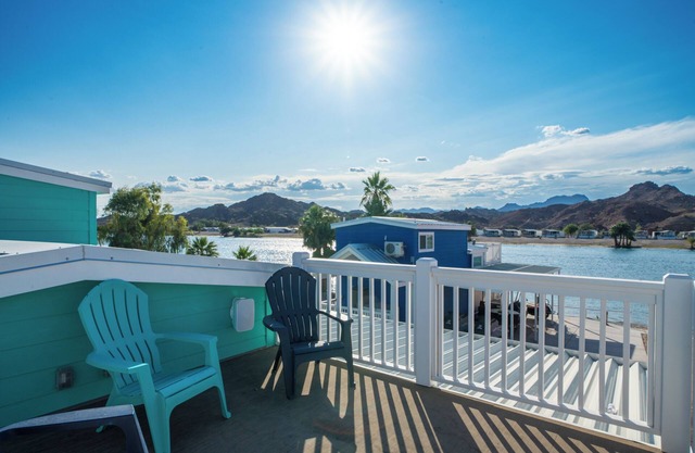 Sandy Cheeks, Deluxe Rive Views, Roadrunner Resort