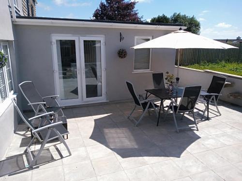 Sandy cottage, nr Eden & beaches