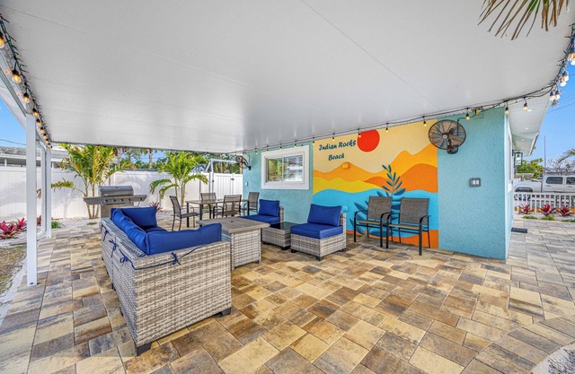 Sandy Feet Retreat - Perfect Walk-to-Beach Cottage!