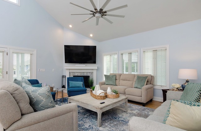 Sandy Feet Retreat: 6 bedroom single family home on private street