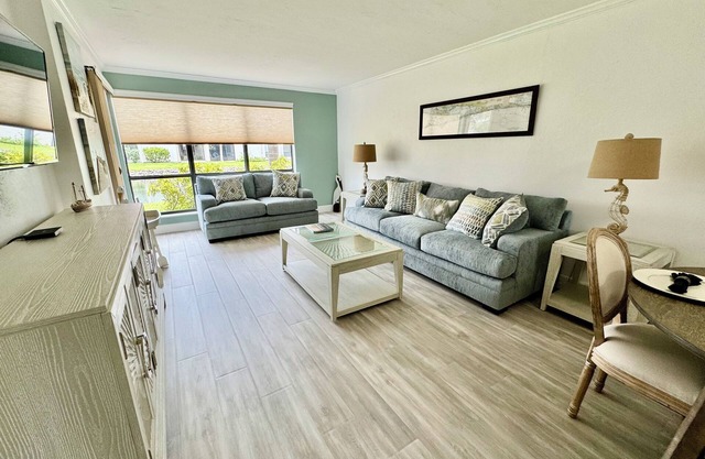 Sandy Feet Retreat Unit 108 at Runaway Bay. 1 min walk to beach.