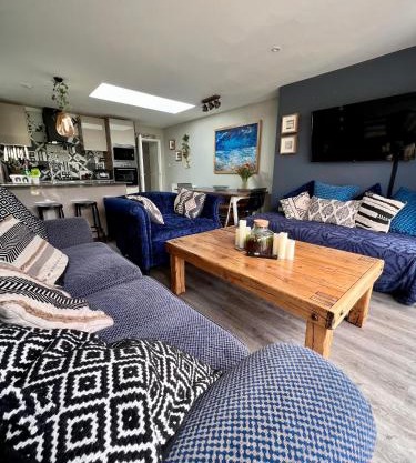 Sandy feet retreat