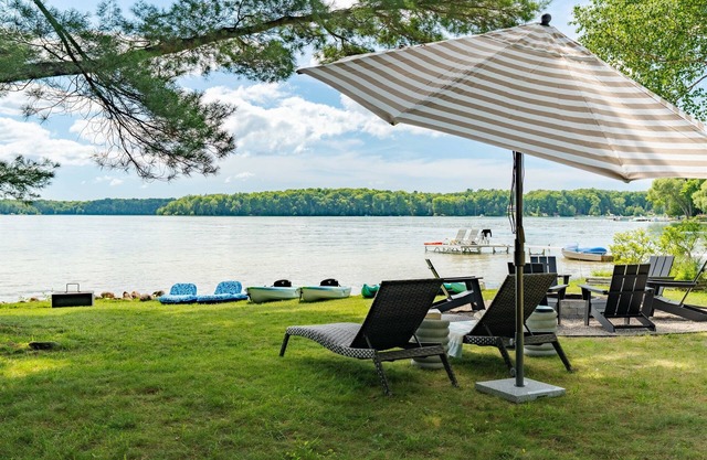 Sandy Lakefront | Sunsets | Deck | Dock | Kayaks